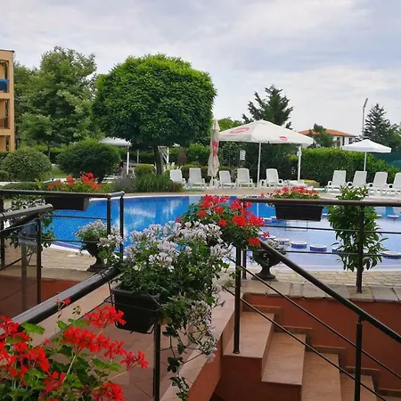 Sozopoli Hills 公寓