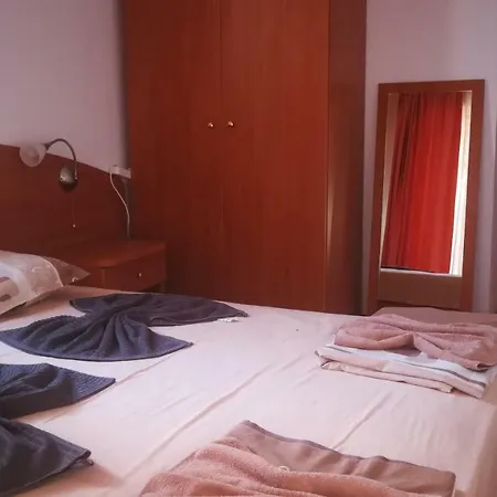 Sozopoli Hills 公寓